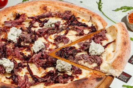 Піца з рваною яловичиною